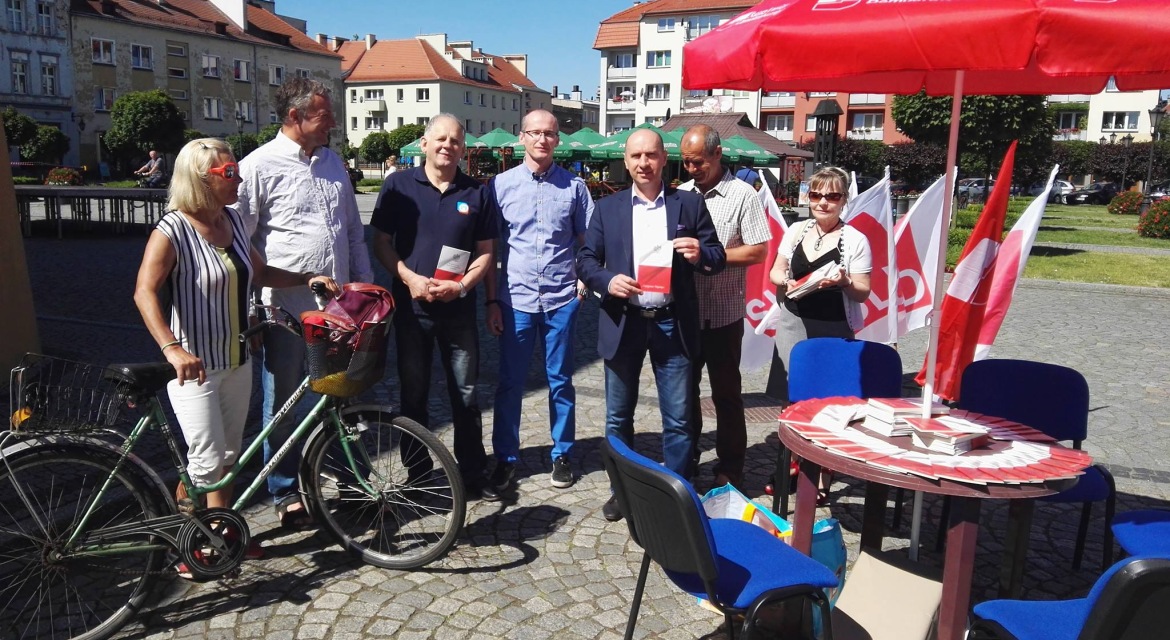 Akcja ROZDAJEMY KONSTYTUCJĘ RP w Namysłowie 03 czerwca